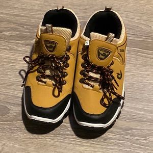 NWOT womens shoes 41